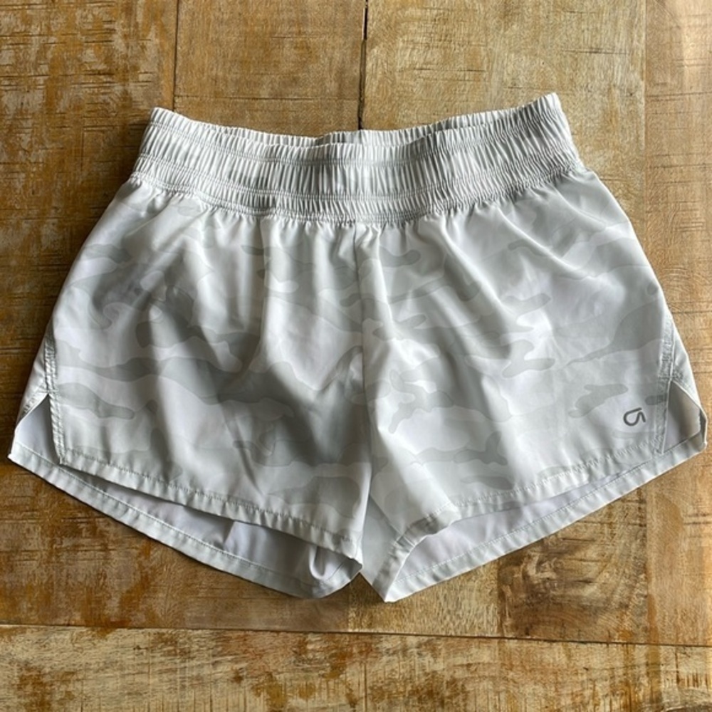 Gap Fit women’s camo athletic shorts XS